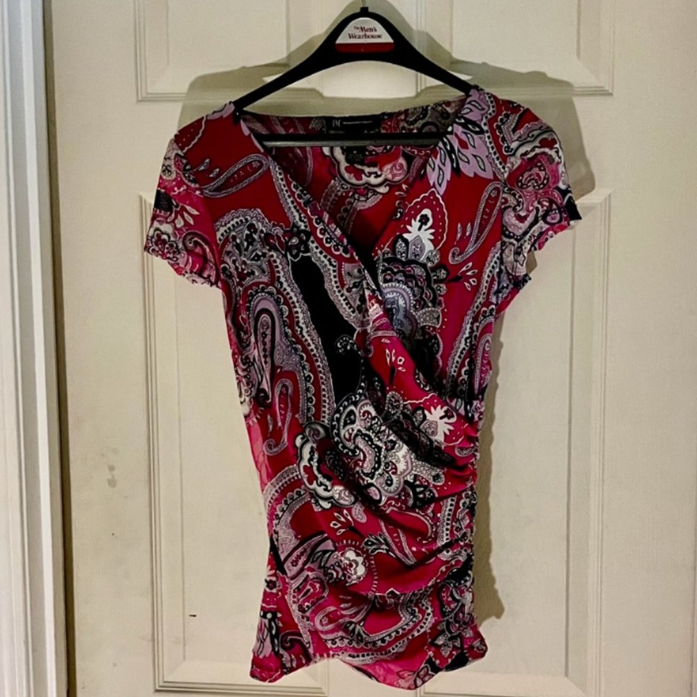 Inc. Navy/Pink paisley pretty summer dressy top. Size M.